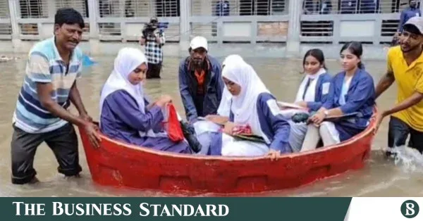 কুমিল্লায় জলাবদ্ধ কেন্দ্রে এইচএসসি পরীক্ষা তদারকির দায়ে ৭ শিক্ষক বদলি