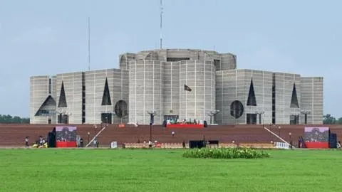 বাংলাদেশে ভারী বৃষ্টির পূর্বাভাস, উত্তরাঞ্চলে বন্যার অবনতির আশঙ্কা