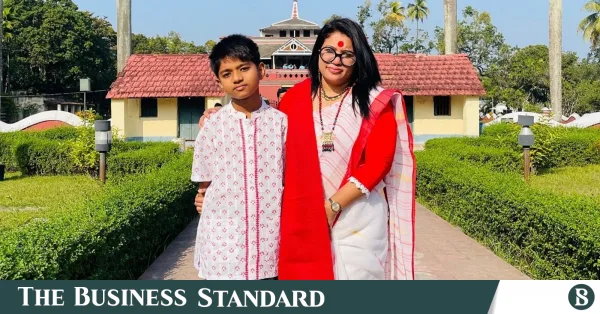 ঘন্টু: মায়ের পৃথিবী জুড়ে থাকা এক সন্তান